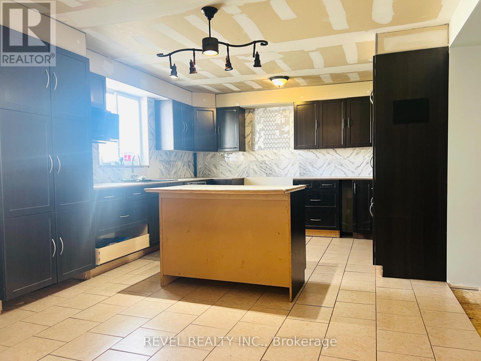 373 Commercial Avenue, Timmins (Ts - Sw), ON - Indoor Photo Showing Kitchen