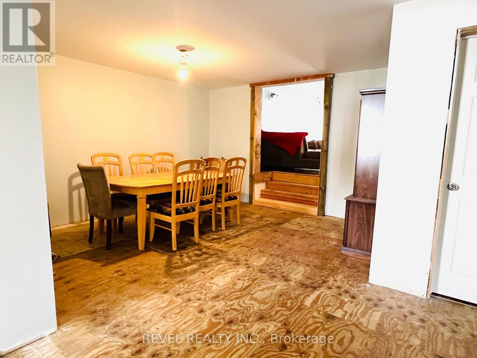 373 Commercial Avenue, Timmins (Ts - Sw), ON - Indoor Photo Showing Dining Room