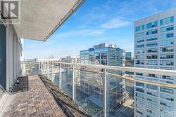 Sunny large balcony - view of the Gatineau hills -