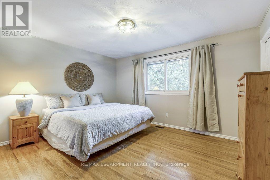 420 Concession 8 Road E, Hamilton, ON - Indoor Photo Showing Bedroom