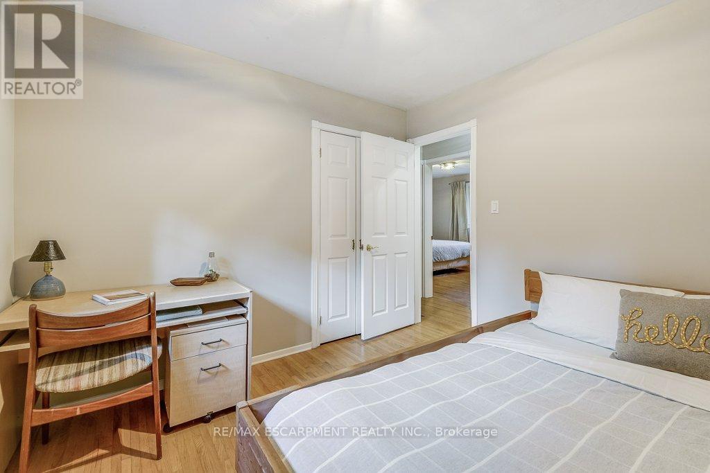 420 Concession 8 Road E, Hamilton, ON - Indoor Photo Showing Bedroom