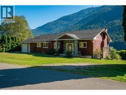 1628 THRUMS Road Castlegar, BC V1N 4R7