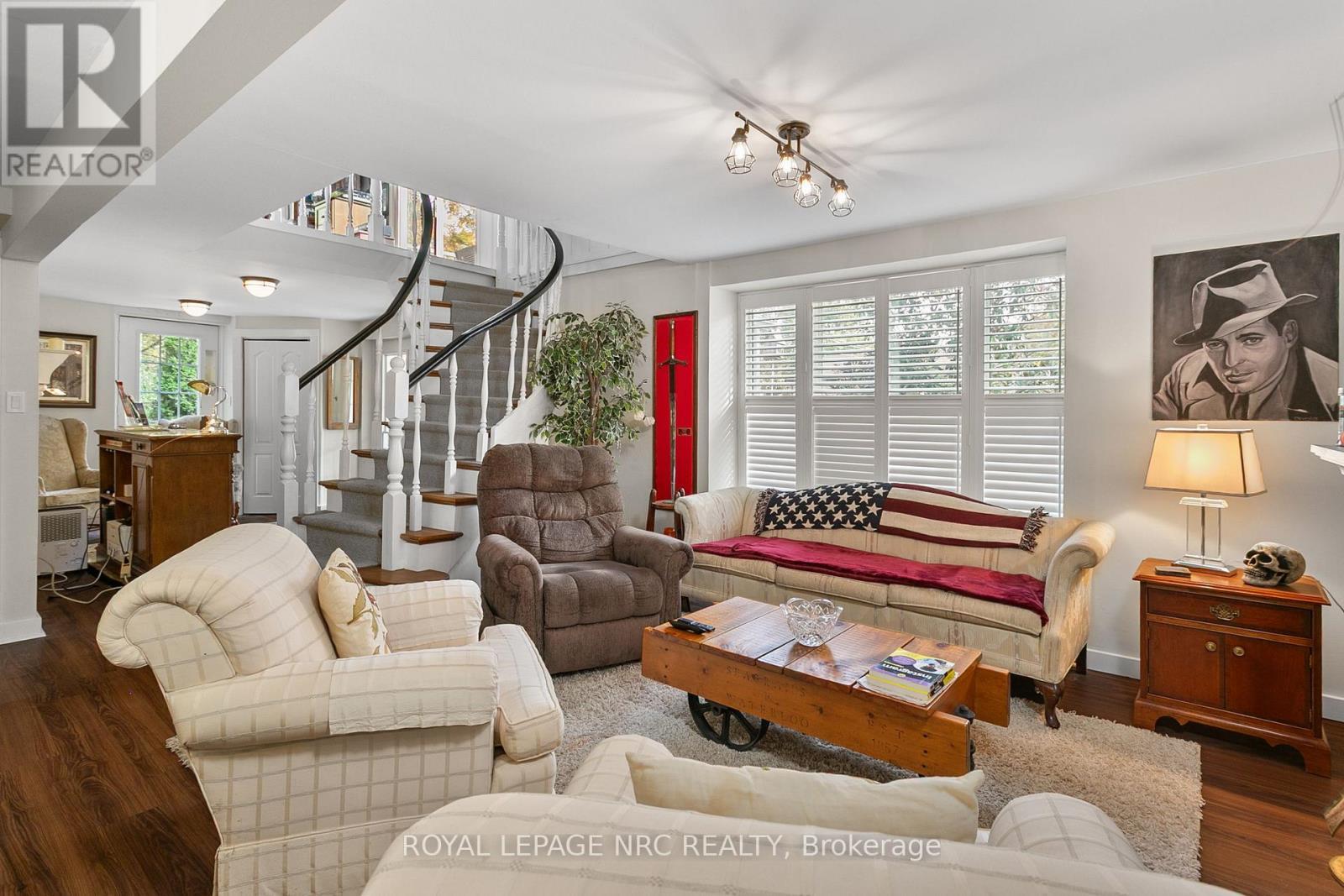 327 Maple Leaf Avenue N, Fort Erie (Ridgeway), ON - Indoor Photo Showing Living Room
