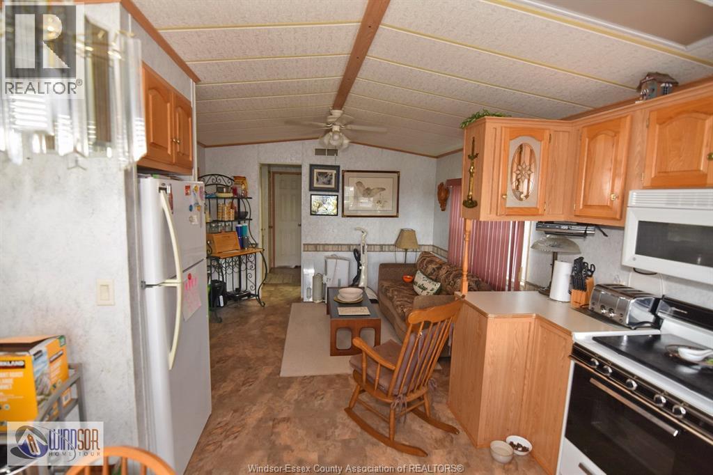 3 Maple Street, Leamington, ON - Indoor Photo Showing Kitchen