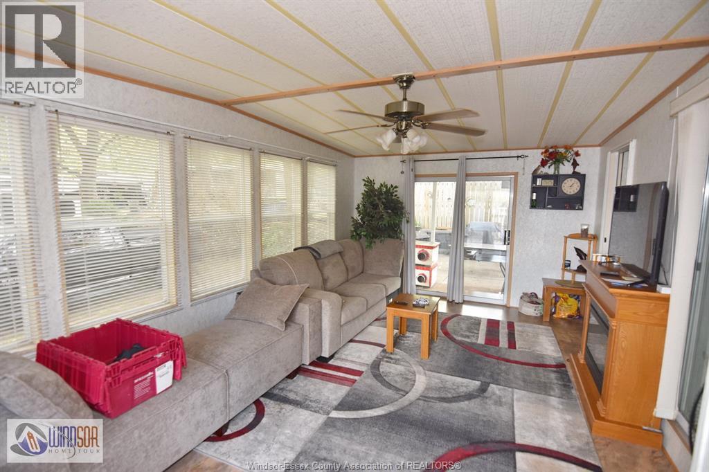 3 Maple Street, Leamington, ON - Indoor Photo Showing Living Room