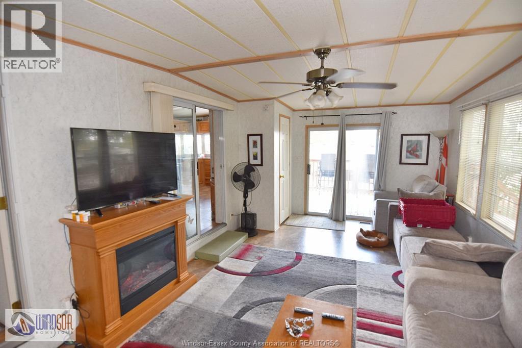 3 Maple Street, Leamington, ON - Indoor Photo Showing Living Room With Fireplace