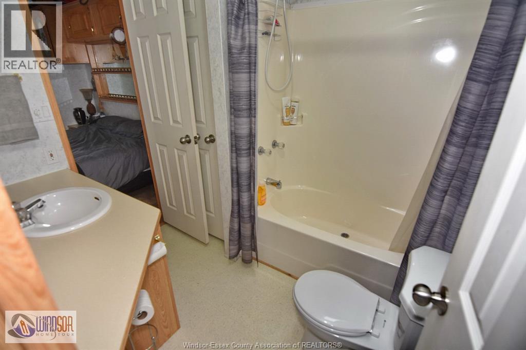 3 Maple Street, Leamington, ON - Indoor Photo Showing Bathroom