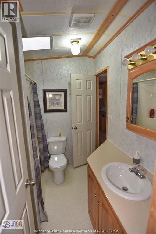 3 Maple Street, Leamington, ON - Indoor Photo Showing Bathroom