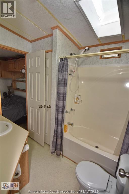 3 Maple Street, Leamington, ON - Indoor Photo Showing Bathroom