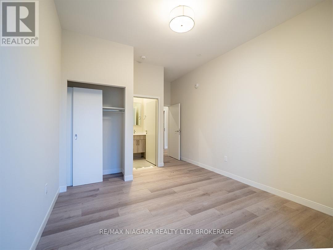 101 - 118 West Street, Port Colborne (Sugarloaf), ON - Indoor Photo Showing Other Room