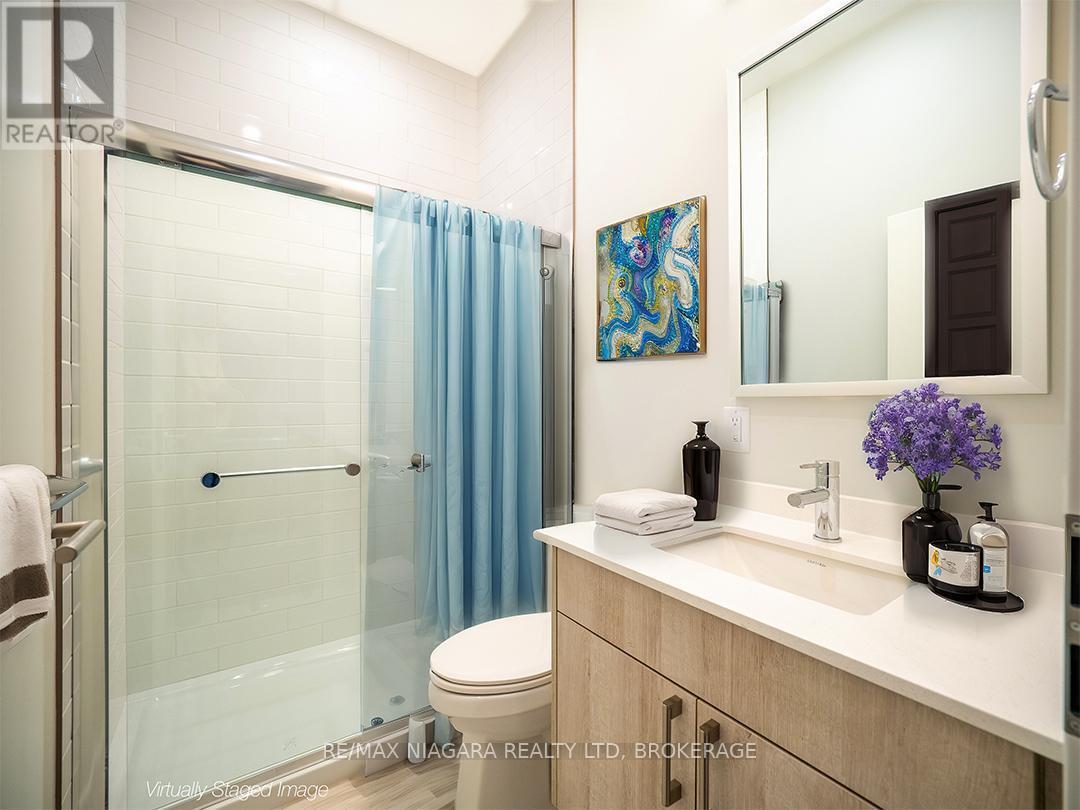 101 - 118 West Street, Port Colborne (Sugarloaf), ON - Indoor Photo Showing Bathroom