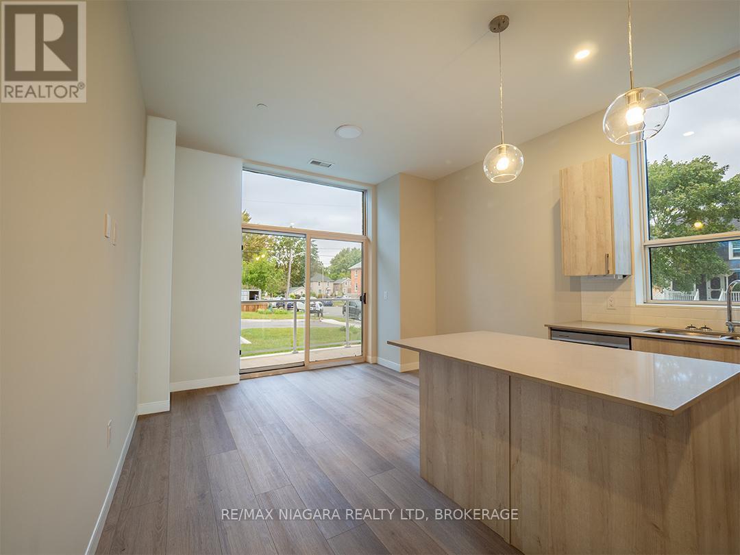 101 - 118 West Street, Port Colborne (Sugarloaf), ON - Indoor