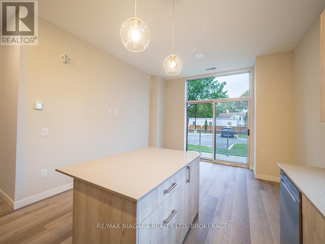 101 - 118 West Street, Port Colborne (Sugarloaf), ON - Indoor