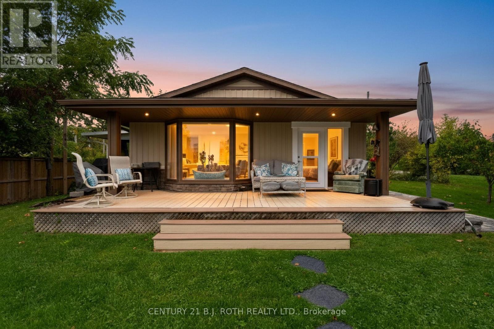 31 O'Connell Lane, Oro-Medonte, ON - Outdoor With Deck Patio Veranda