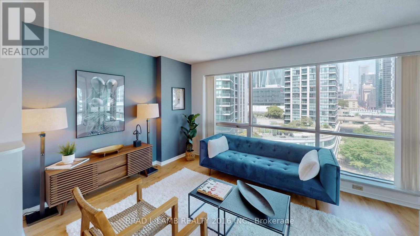 907 - 10 Yonge Street, Toronto, ON - Indoor Photo Showing Living Room