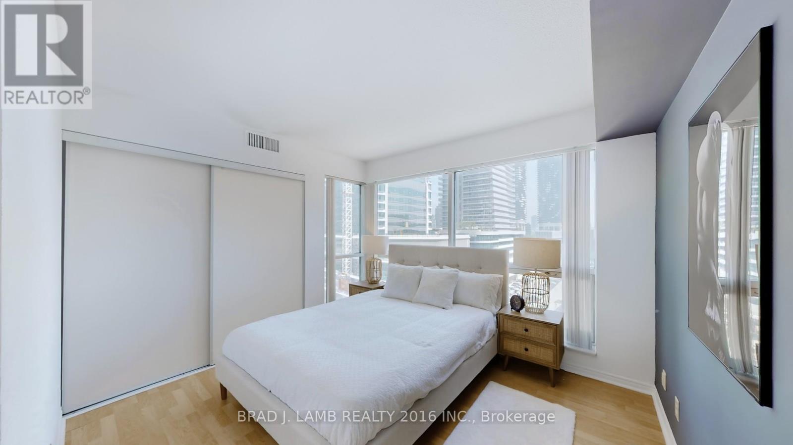 907 - 10 Yonge Street, Toronto, ON - Indoor Photo Showing Bedroom