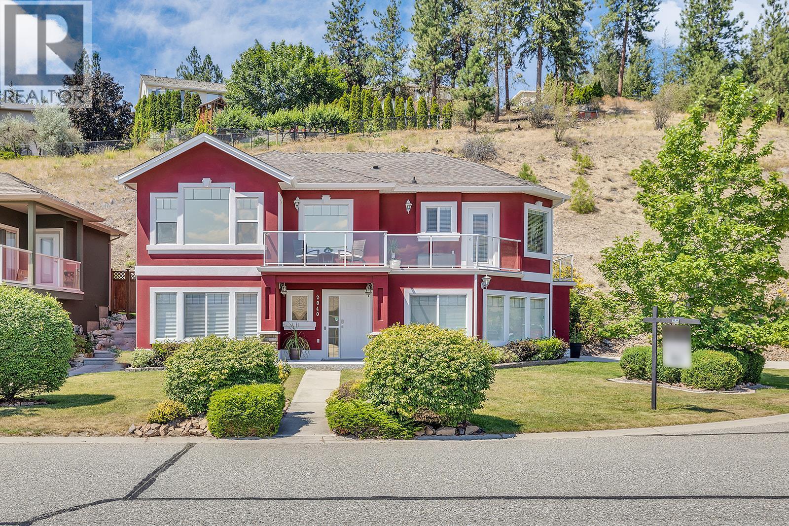 2040 Spyglass Way, West Kelowna, BC - Outdoor With Facade