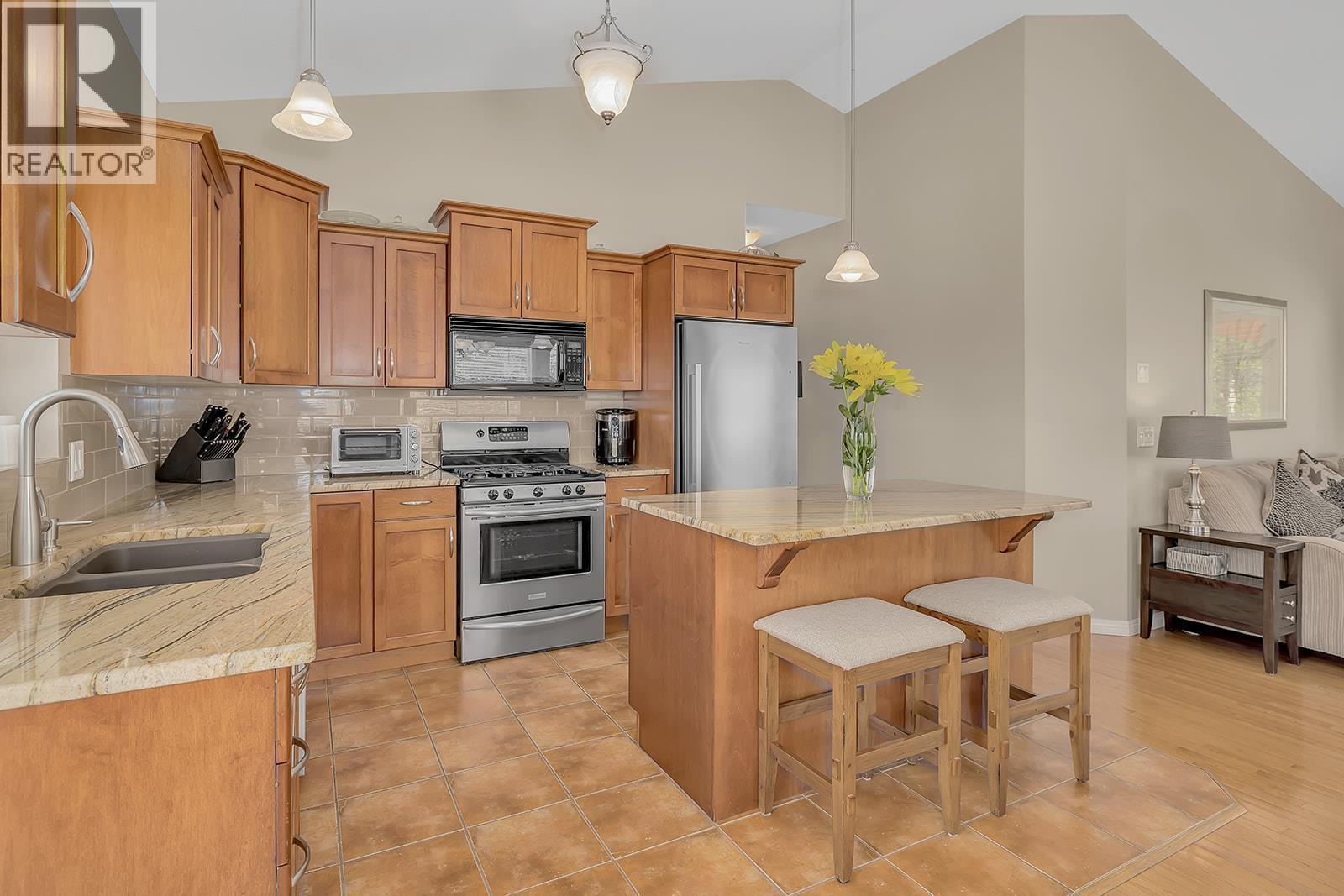 2040 Spyglass Way, West Kelowna, BC - Indoor Photo Showing Kitchen With Double Sink