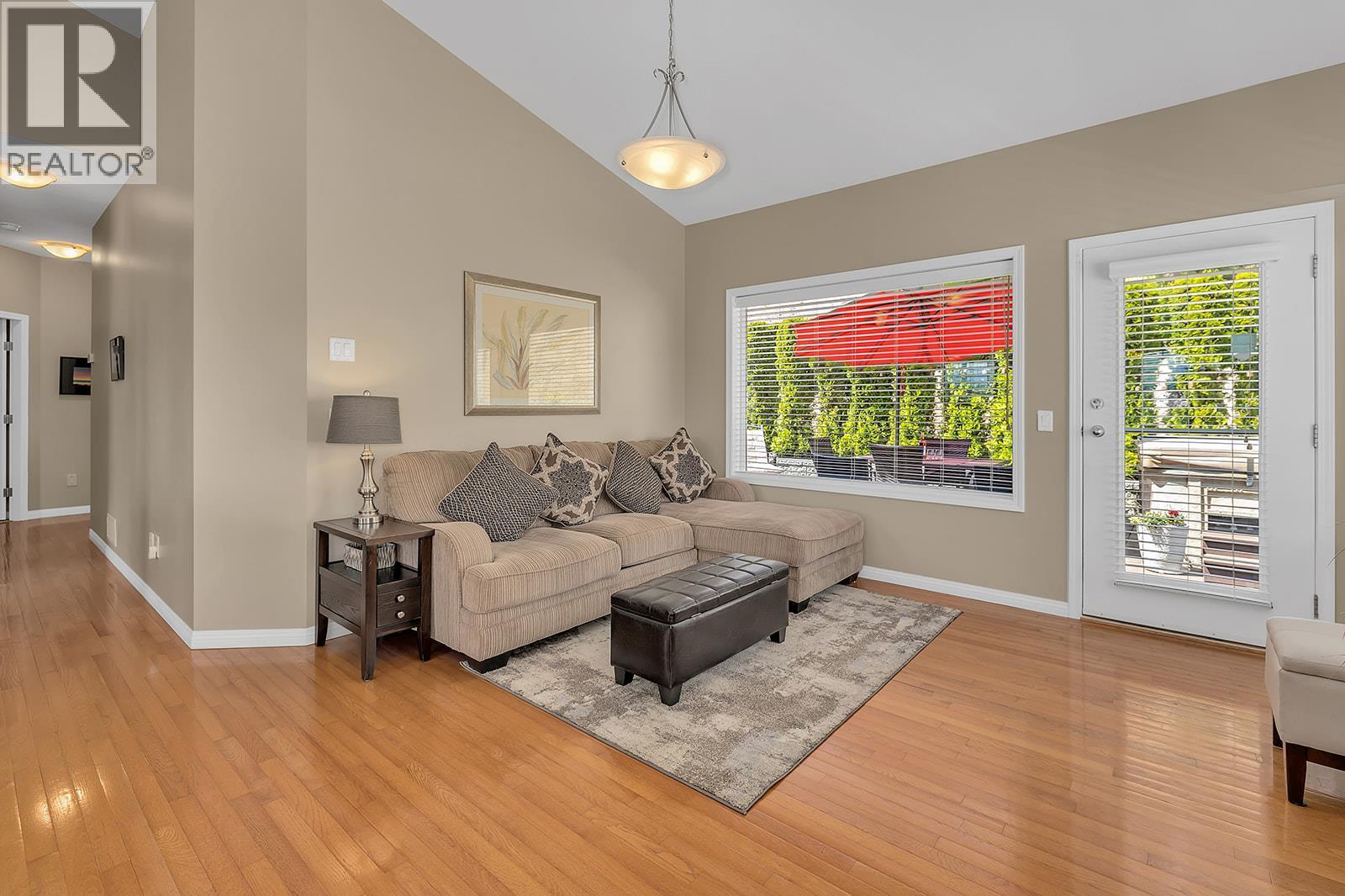 2040 Spyglass Way, West Kelowna, BC - Indoor Photo Showing Living Room