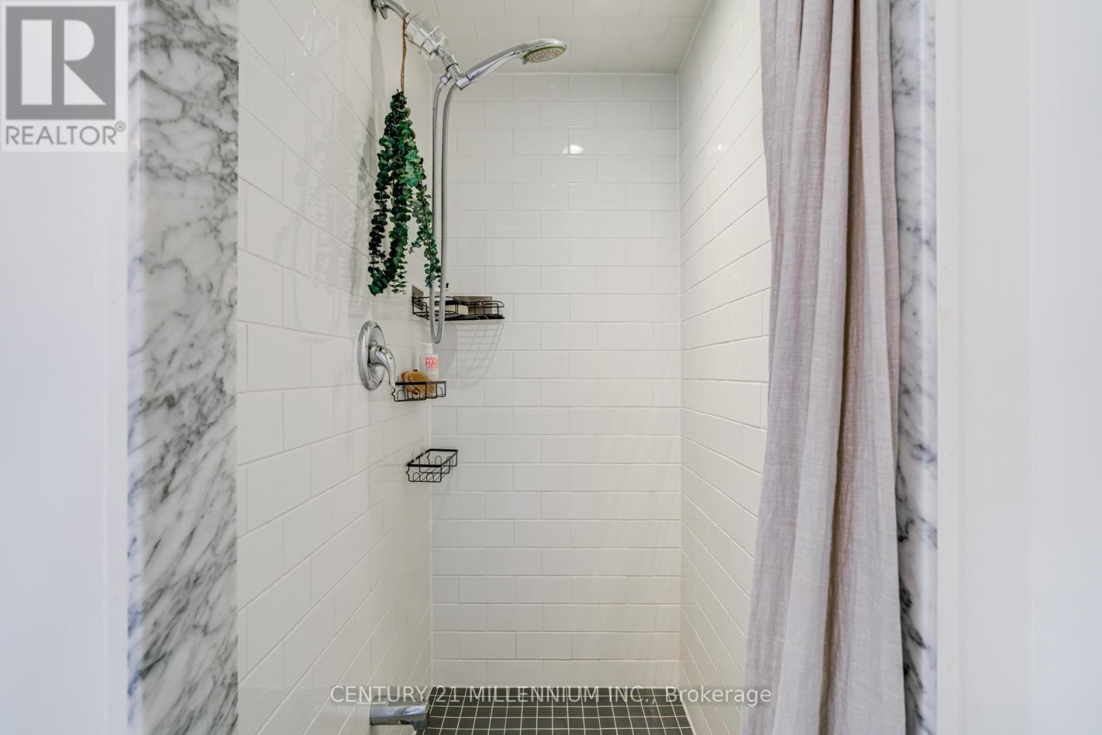 21 Weaver Terrace, New Tecumseth, ON - Indoor Photo Showing Bathroom