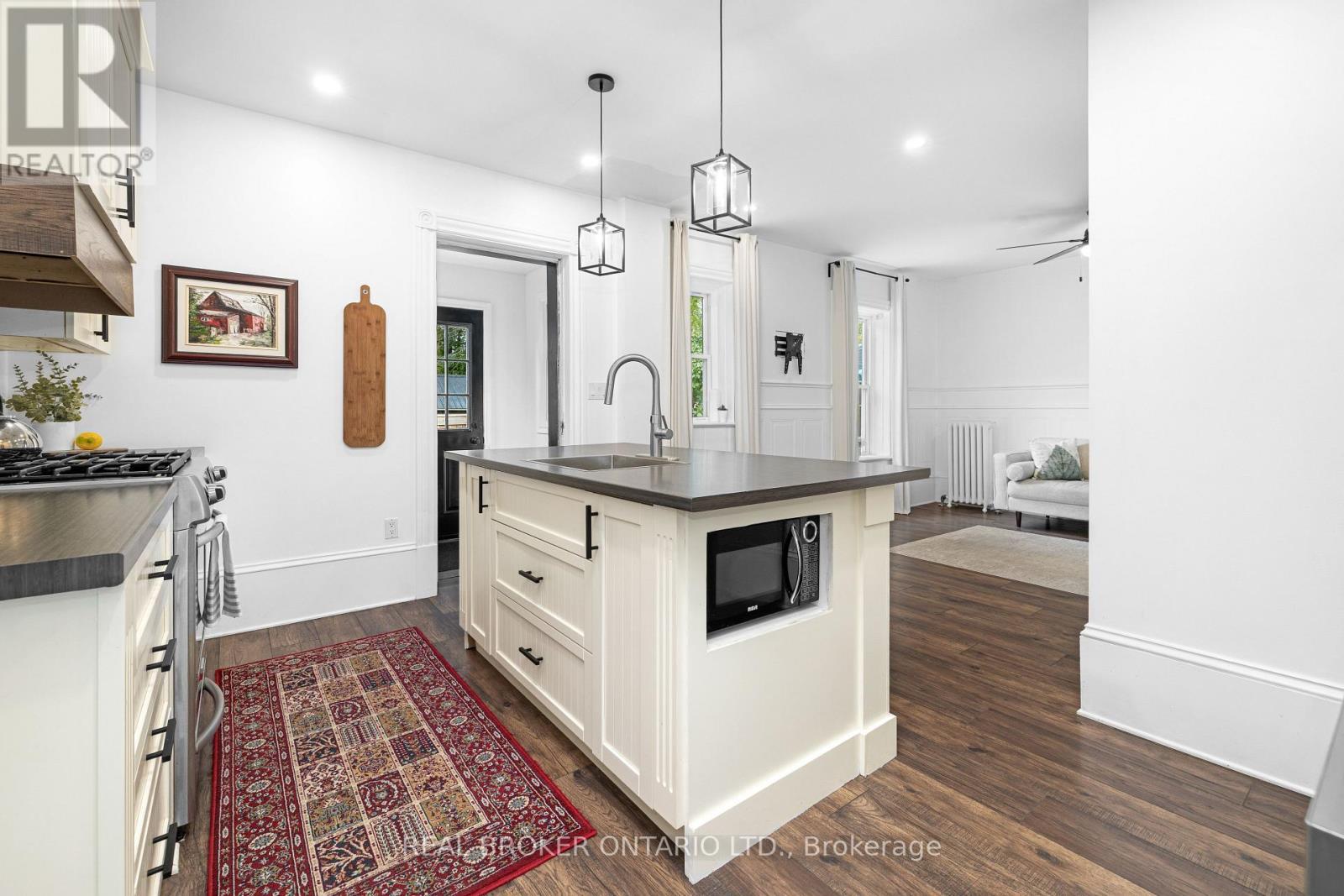 584 Jessup Street, Prescott, ON - Indoor Photo Showing Kitchen With Upgraded Kitchen