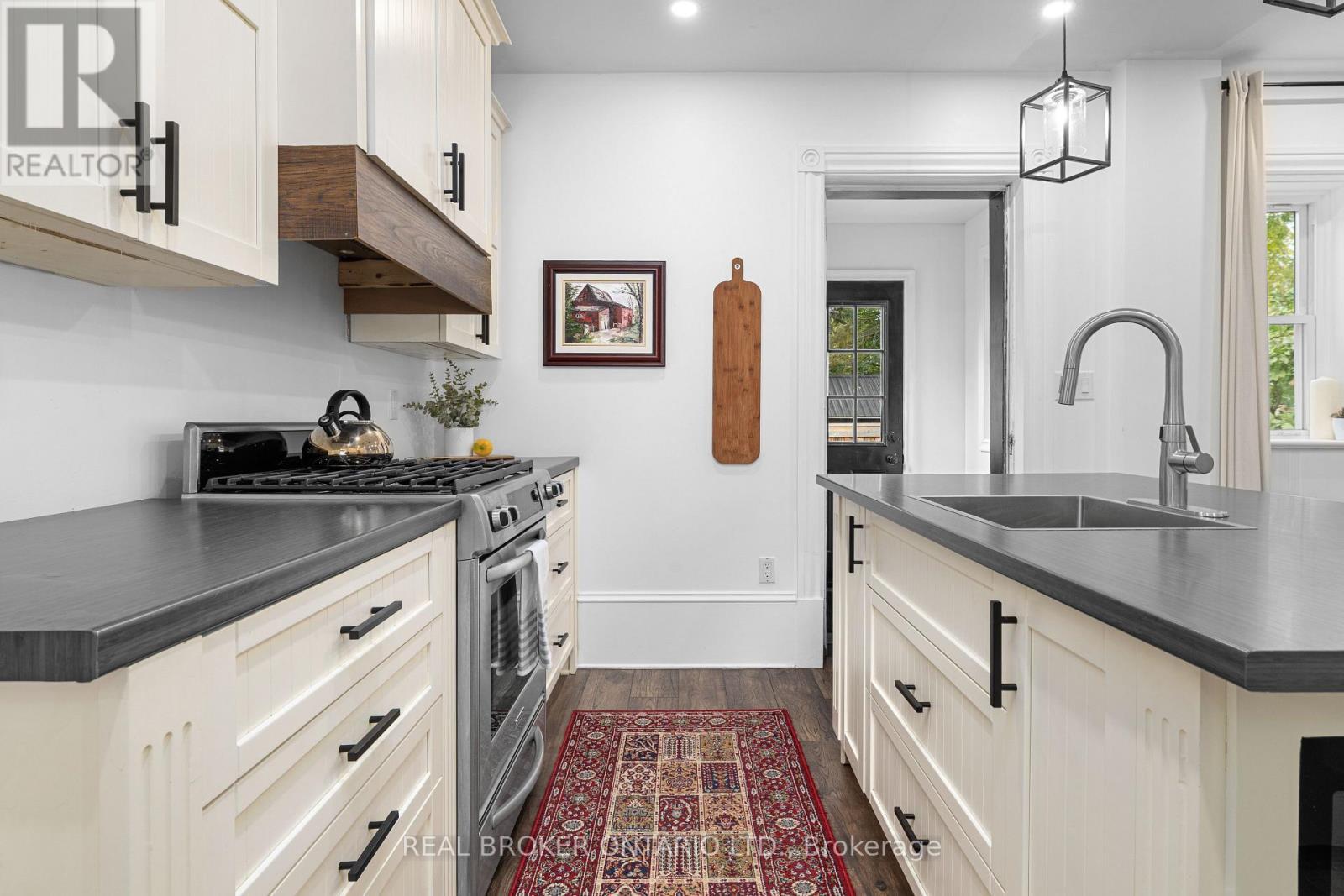 584 Jessup Street, Prescott, ON - Indoor Photo Showing Kitchen With Upgraded Kitchen