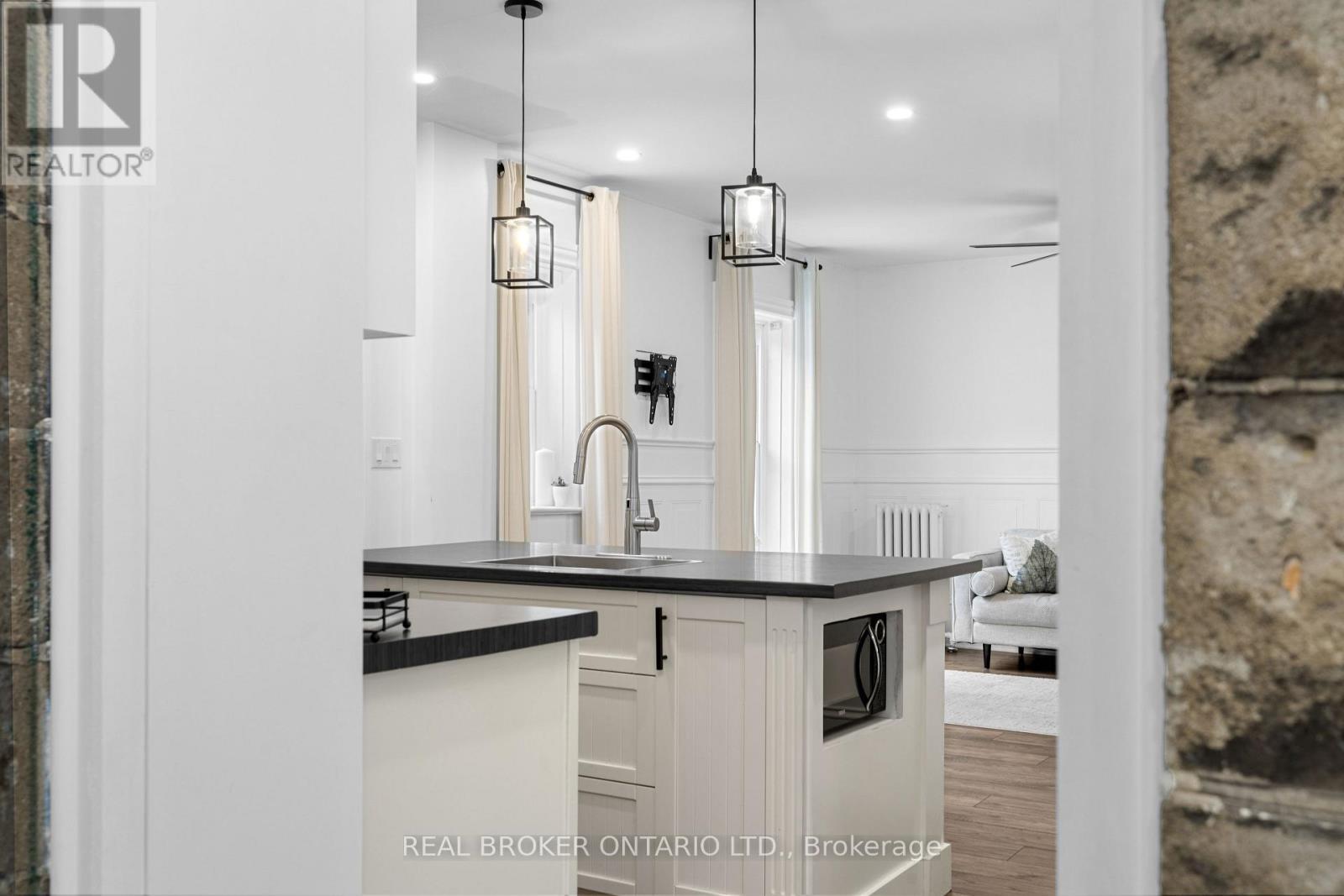 584 Jessup Street, Prescott, ON - Indoor Photo Showing Kitchen