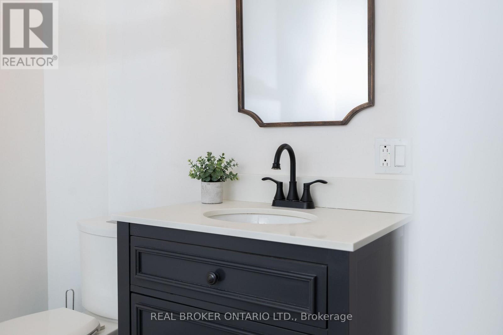 584 Jessup Street, Prescott, ON - Indoor Photo Showing Bathroom