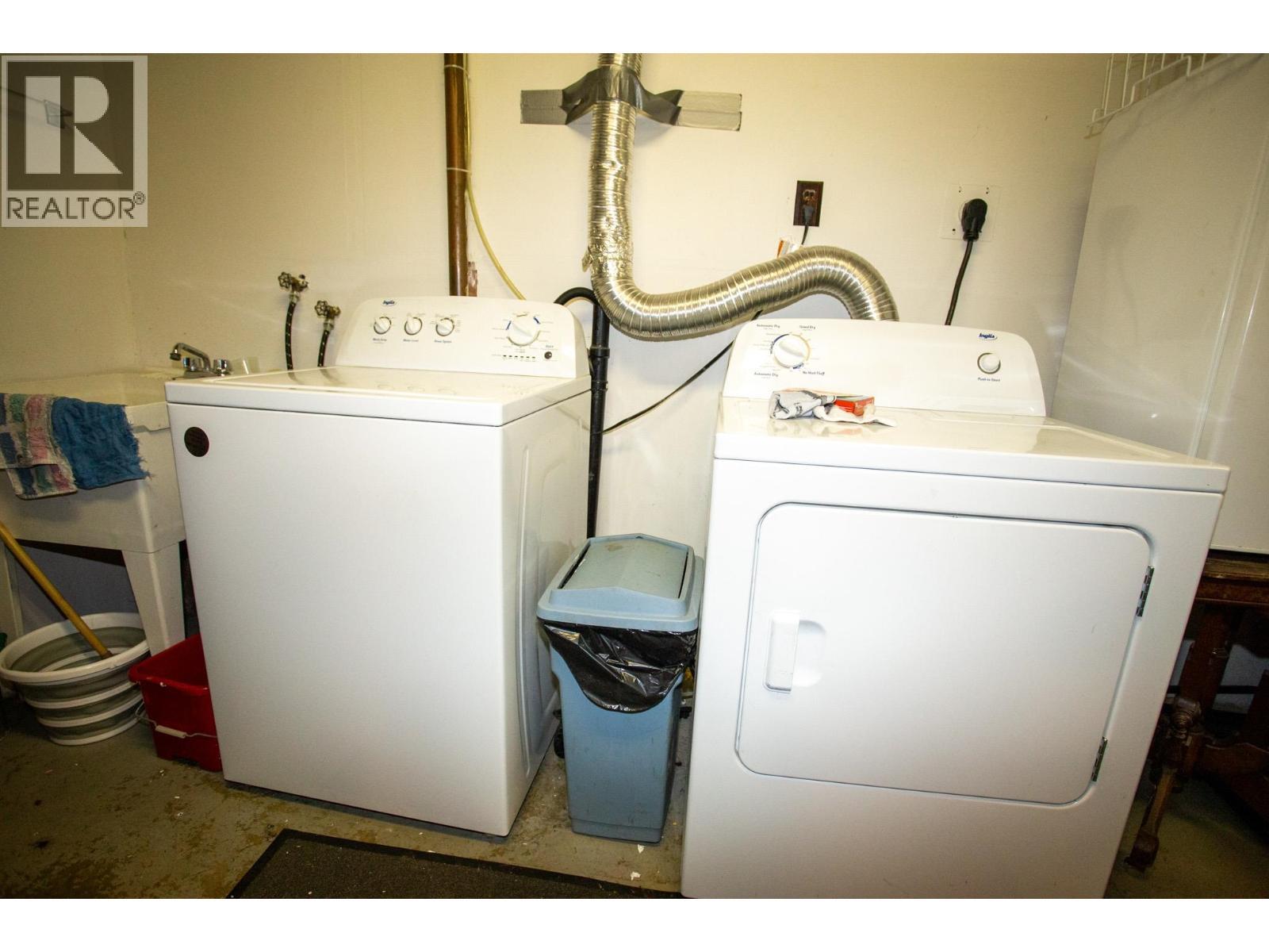 389 S Lyon Street, Prince George, BC - Indoor Photo Showing Laundry Room