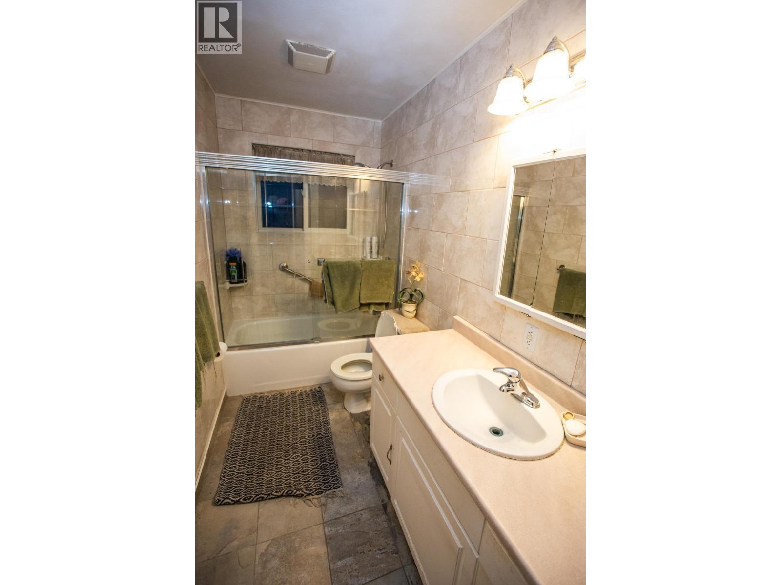 389 S Lyon Street, Prince George, BC - Indoor Photo Showing Bathroom