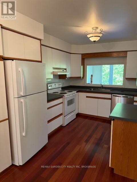 23 - 141 Welland Vale Road, St. Catharines (Grapeview), ON - Indoor Photo Showing Kitchen