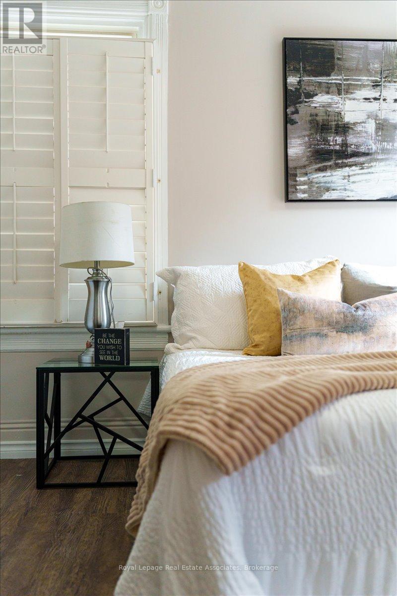 123 Market Street, Hamilton, ON - Indoor Photo Showing Bedroom