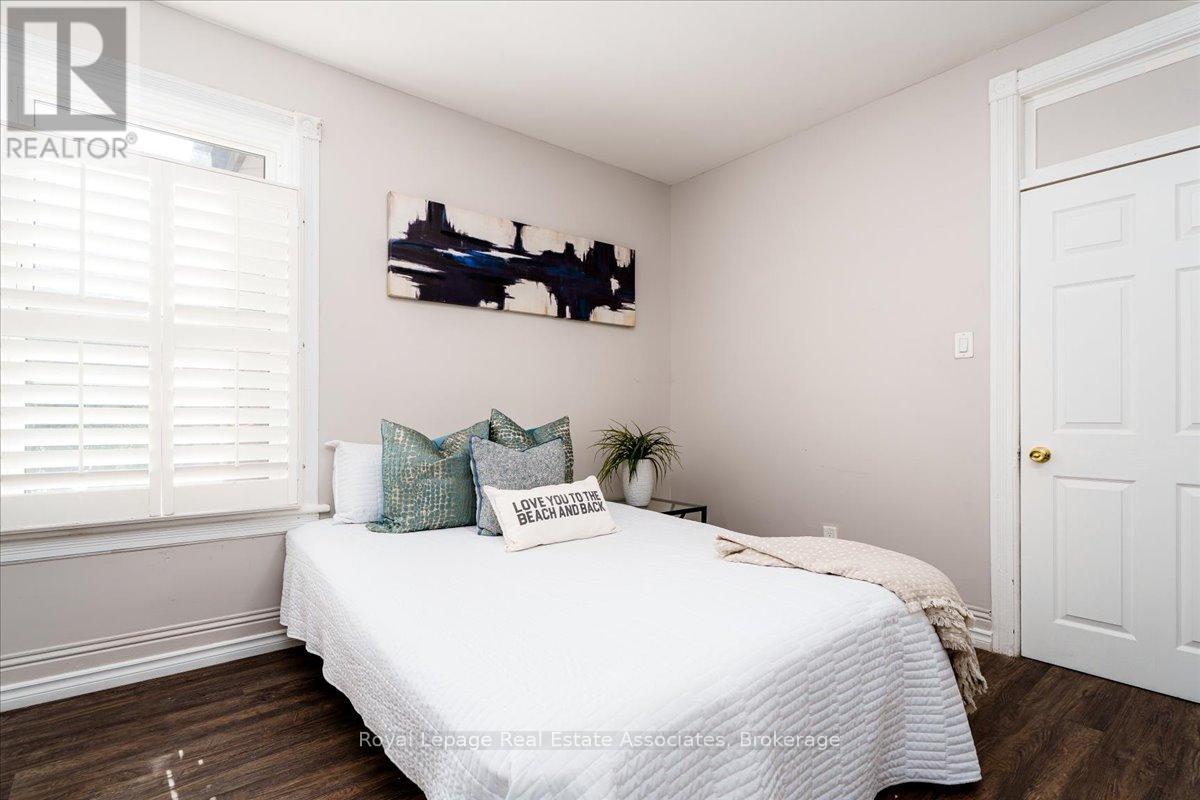 123 Market Street, Hamilton, ON - Indoor Photo Showing Bedroom
