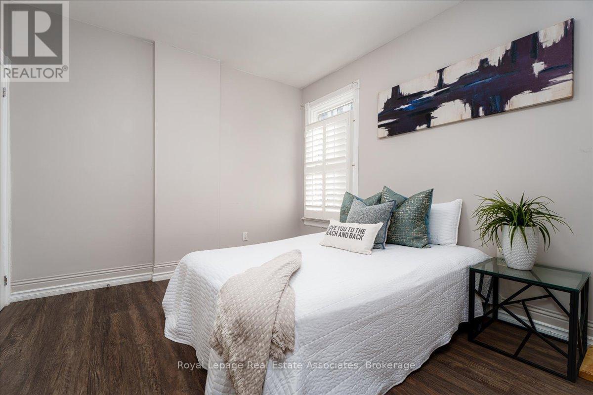 123 Market Street, Hamilton, ON - Indoor Photo Showing Bedroom