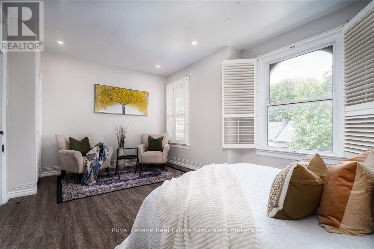 123 Market Street, Hamilton, ON - Indoor Photo Showing Bedroom