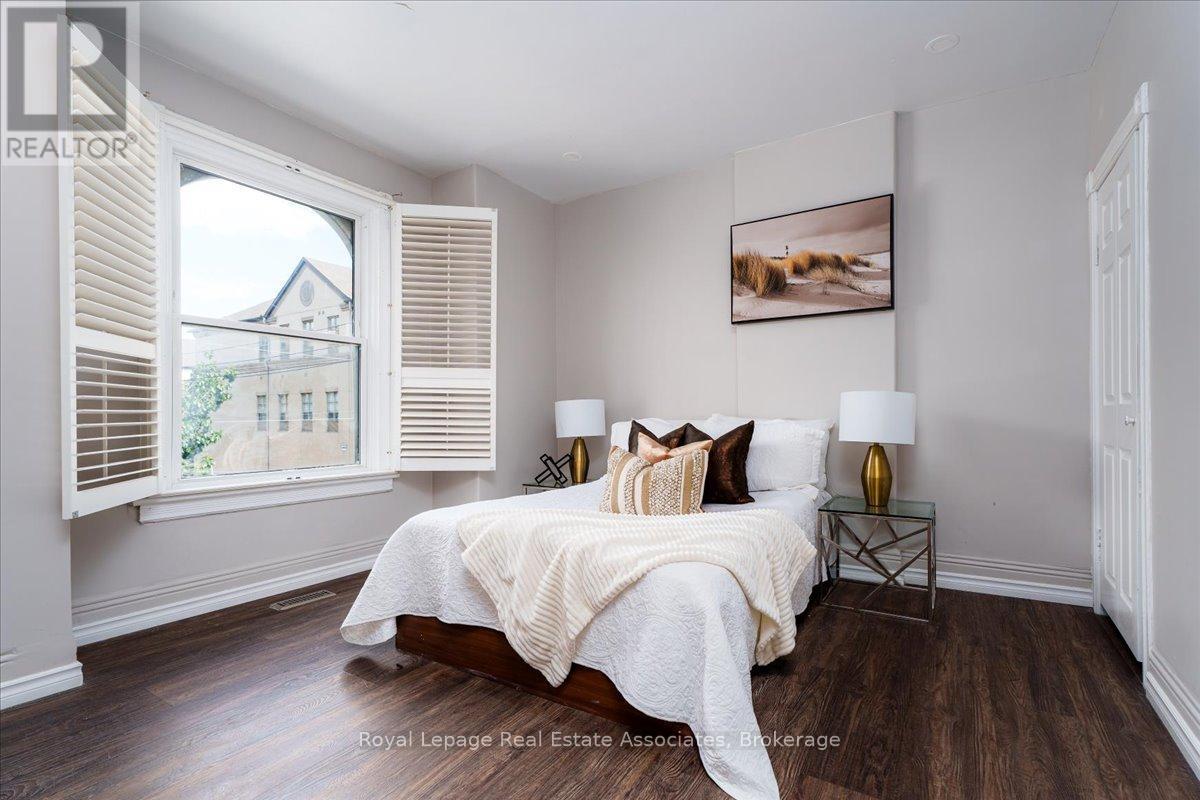 123 Market Street, Hamilton, ON - Indoor Photo Showing Bedroom