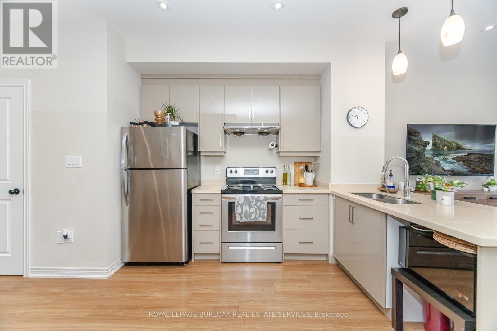 235 Mead Avenue, Hamilton, ON - Indoor Photo Showing Kitchen With Double Sink