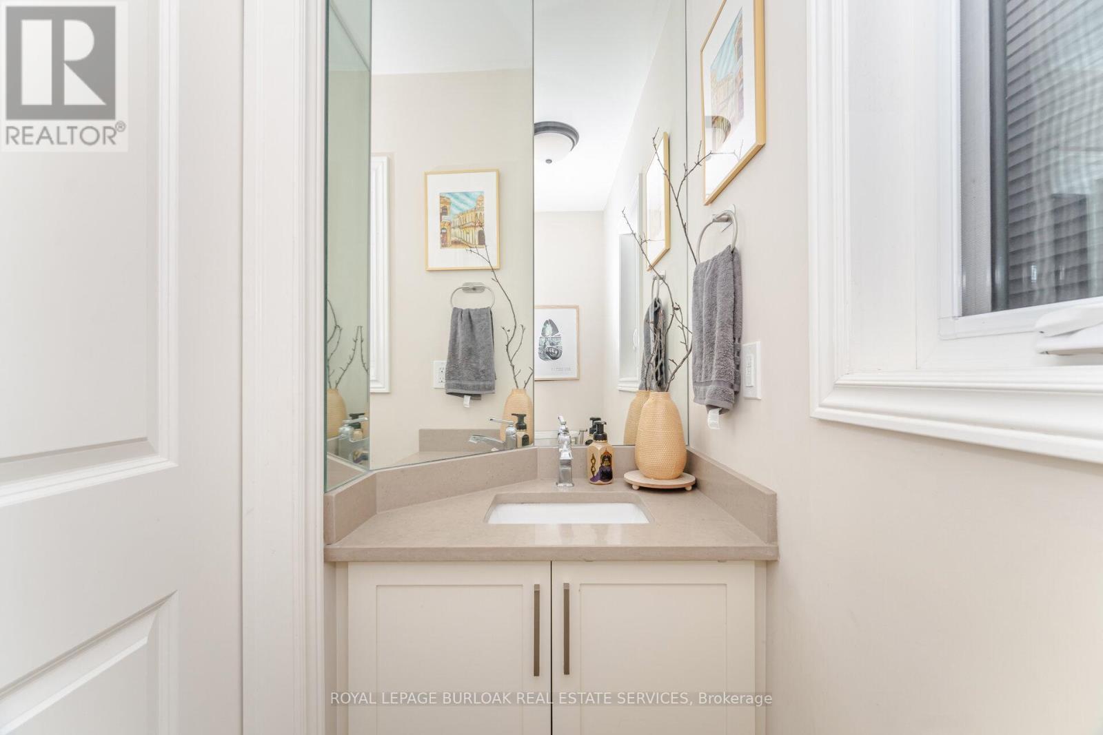 235 Mead Avenue, Hamilton, ON - Indoor Photo Showing Bathroom