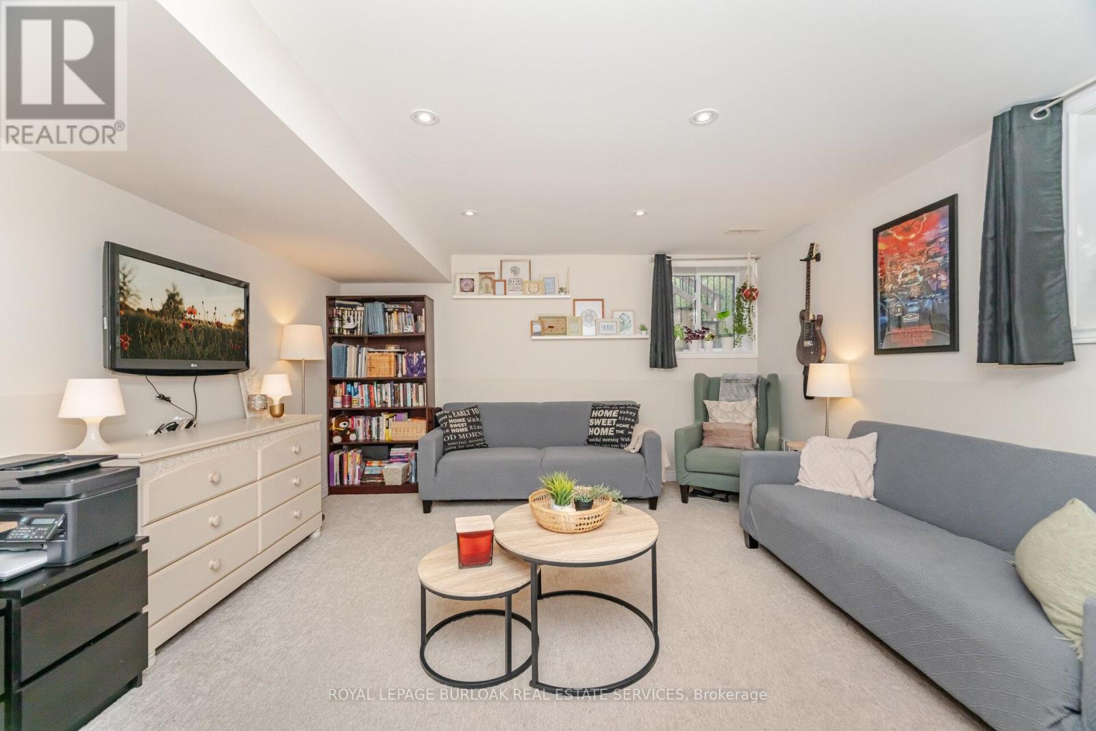 235 Mead Avenue, Hamilton, ON - Indoor Photo Showing Living Room