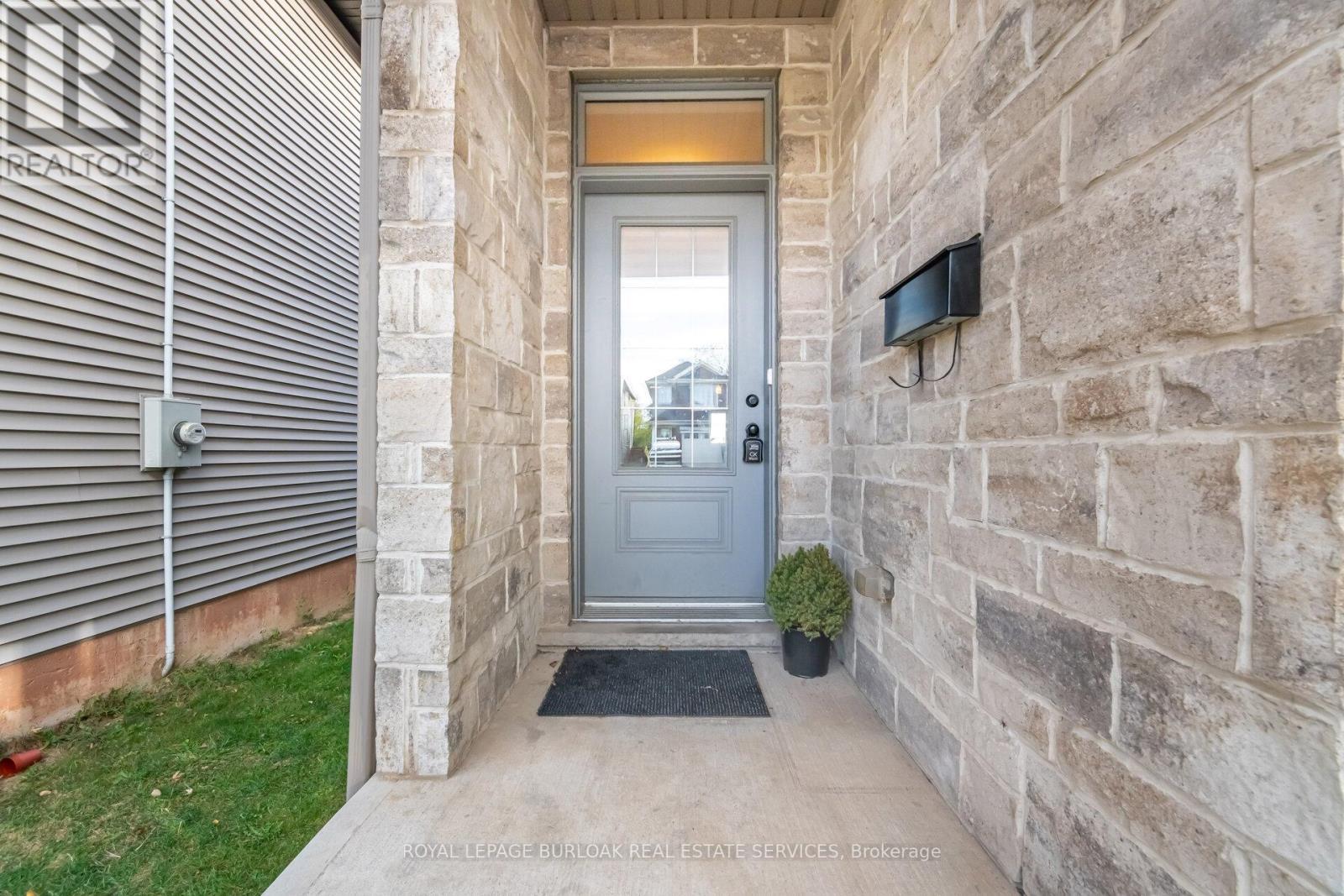 235 Mead Avenue, Hamilton, ON - Indoor Photo Showing Other Room