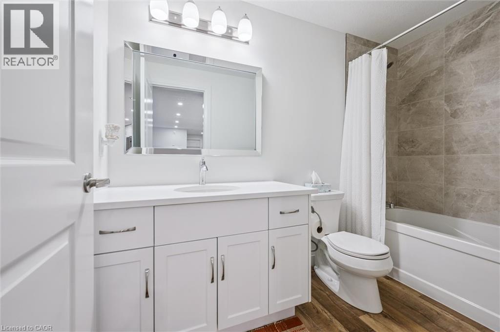99A Farley Road Unit# 204, Fergus, ON - Indoor Photo Showing Bathroom