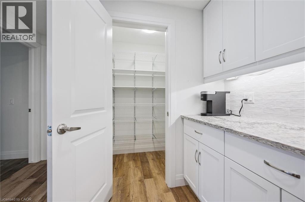 99A Farley Road Unit# 204, Fergus, ON - Indoor Photo Showing Kitchen