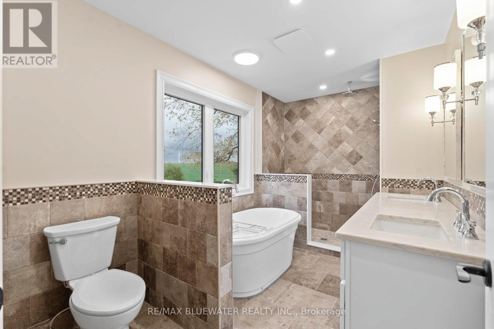 5pc Ensuite - 75184 Goshen Line, Bluewater (Stanley), ON - Indoor Photo Showing Bathroom