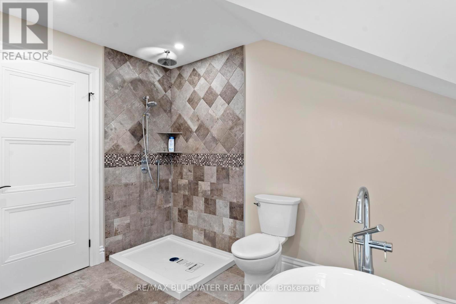 Second Level - 4pc Bathroom - 75184 Goshen Line, Bluewater (Stanley), ON - Indoor Photo Showing Bathroom