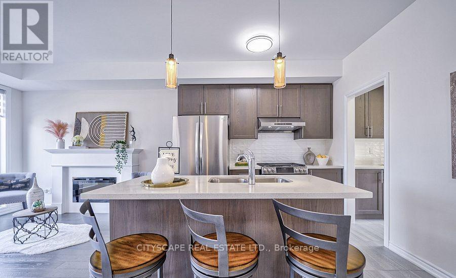 20 Fred Wolstenholme Drive, Markham, ON - Indoor Photo Showing Kitchen With Double Sink With Upgraded Kitchen