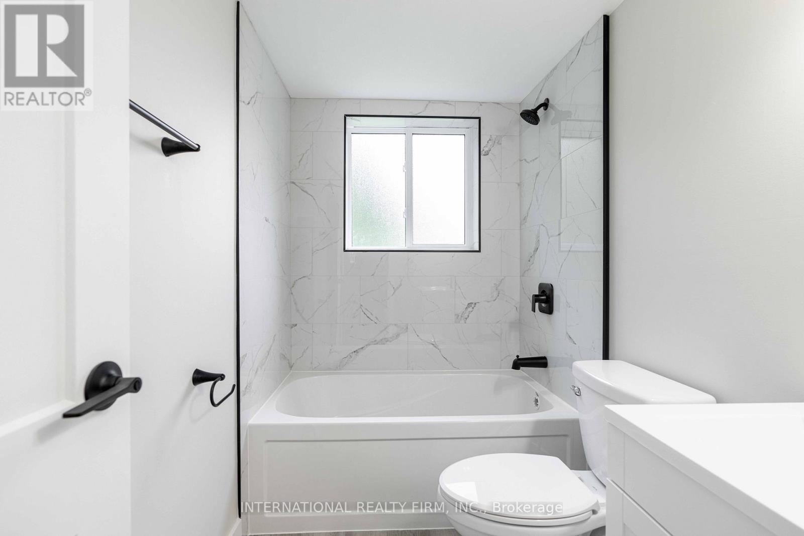 81 King Edward Avenue, London South, ON - Indoor Photo Showing Bathroom