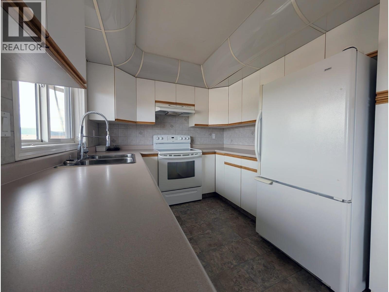 18 500 Wotzke Drive, Williams Lake, BC - Indoor Photo Showing Kitchen