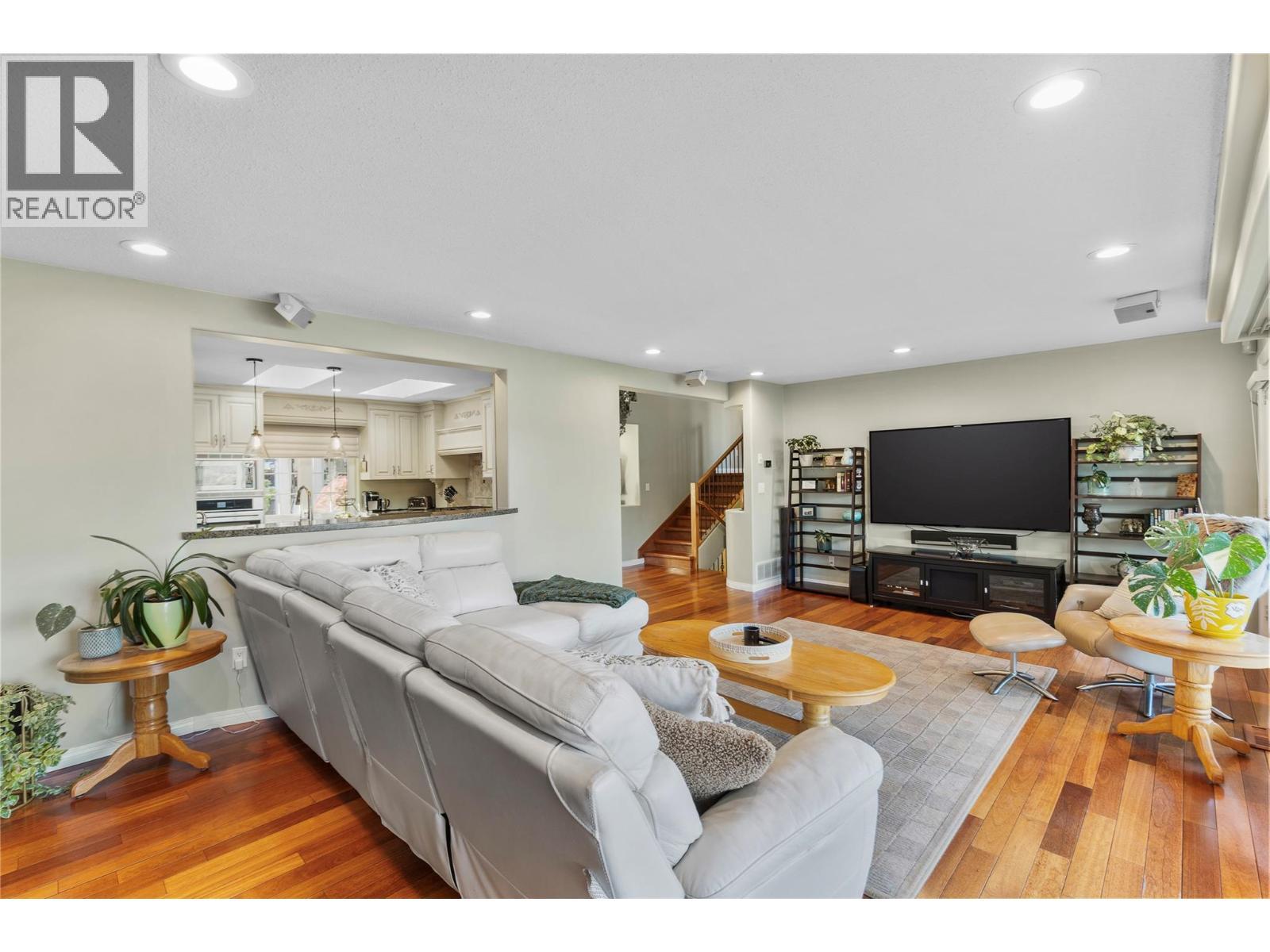 13709 Nash Drive, Coldstream, BC - Indoor Photo Showing Living Room