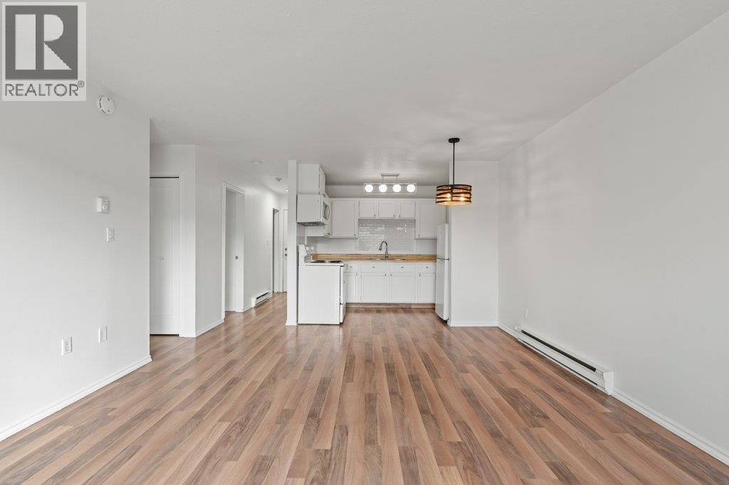 3304 35 Avenue Unit# 318, Vernon, BC - Indoor Photo Showing Kitchen