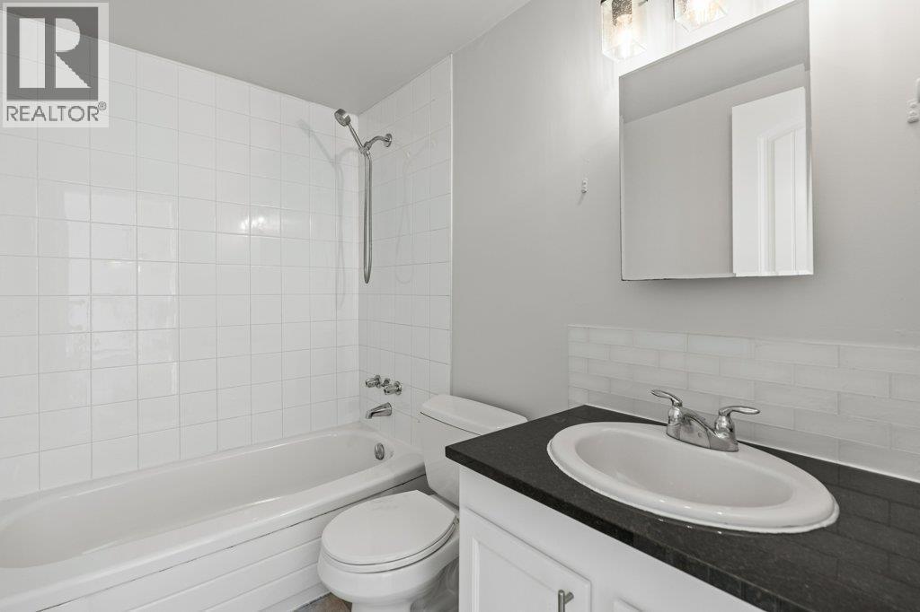 3304 35 Avenue Unit# 318, Vernon, BC - Indoor Photo Showing Bathroom